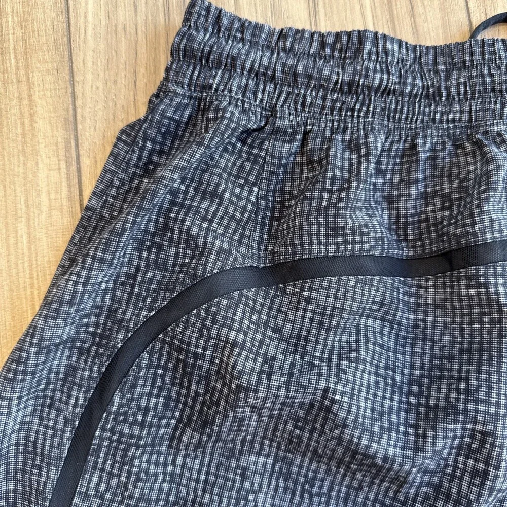 LULULEMON Pace Breaker Linerless Shorts Wire Black Gray Pull On Active Men's L